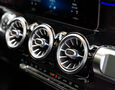 Foto Mercedes-Benz GLB 250 4Matic AMG Line / Burmester / Pano / Distronic+ / Keyles GO / Ťažné zariadenie