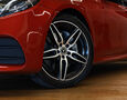 Foto Mercedes-Benz E 220d AMG Line / Night / Multibeam / Pano / HUD / Distronic+ / Widescreen / KeylessGO